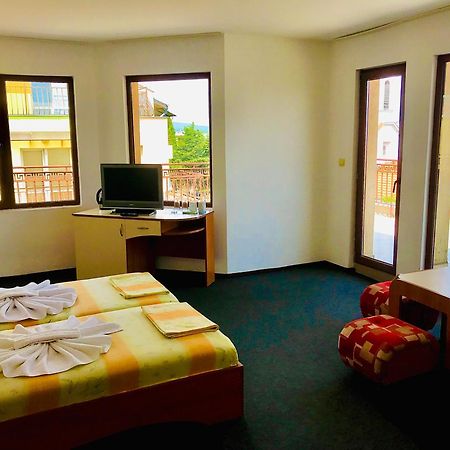 Family Hotel Friends بريمورسكو المظهر الخارجي الصورة