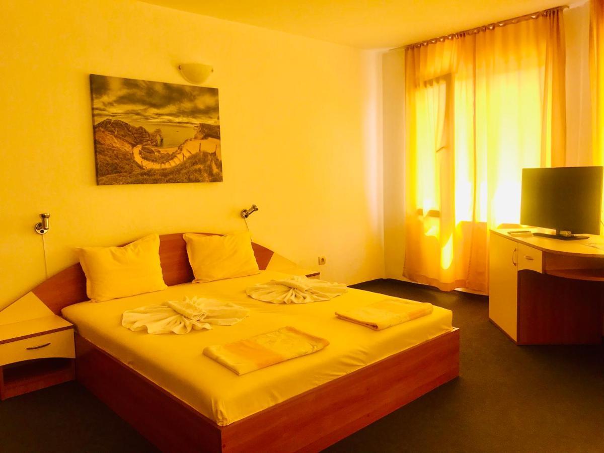 Family Hotel Friends بريمورسكو المظهر الخارجي الصورة