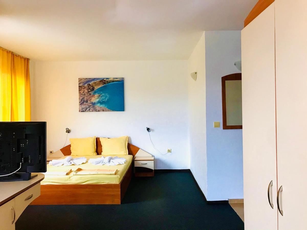 Family Hotel Friends بريمورسكو المظهر الخارجي الصورة