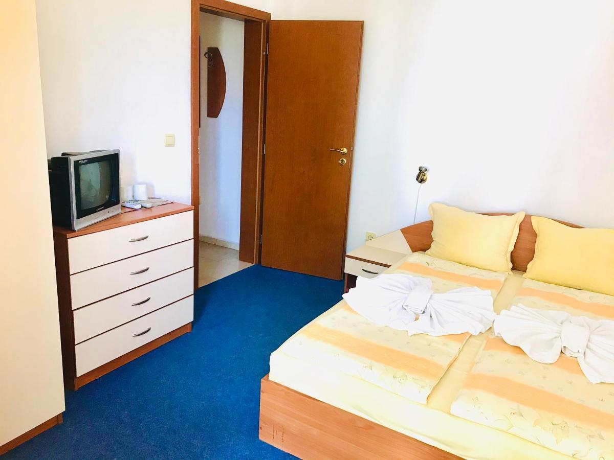 Family Hotel Friends بريمورسكو المظهر الخارجي الصورة