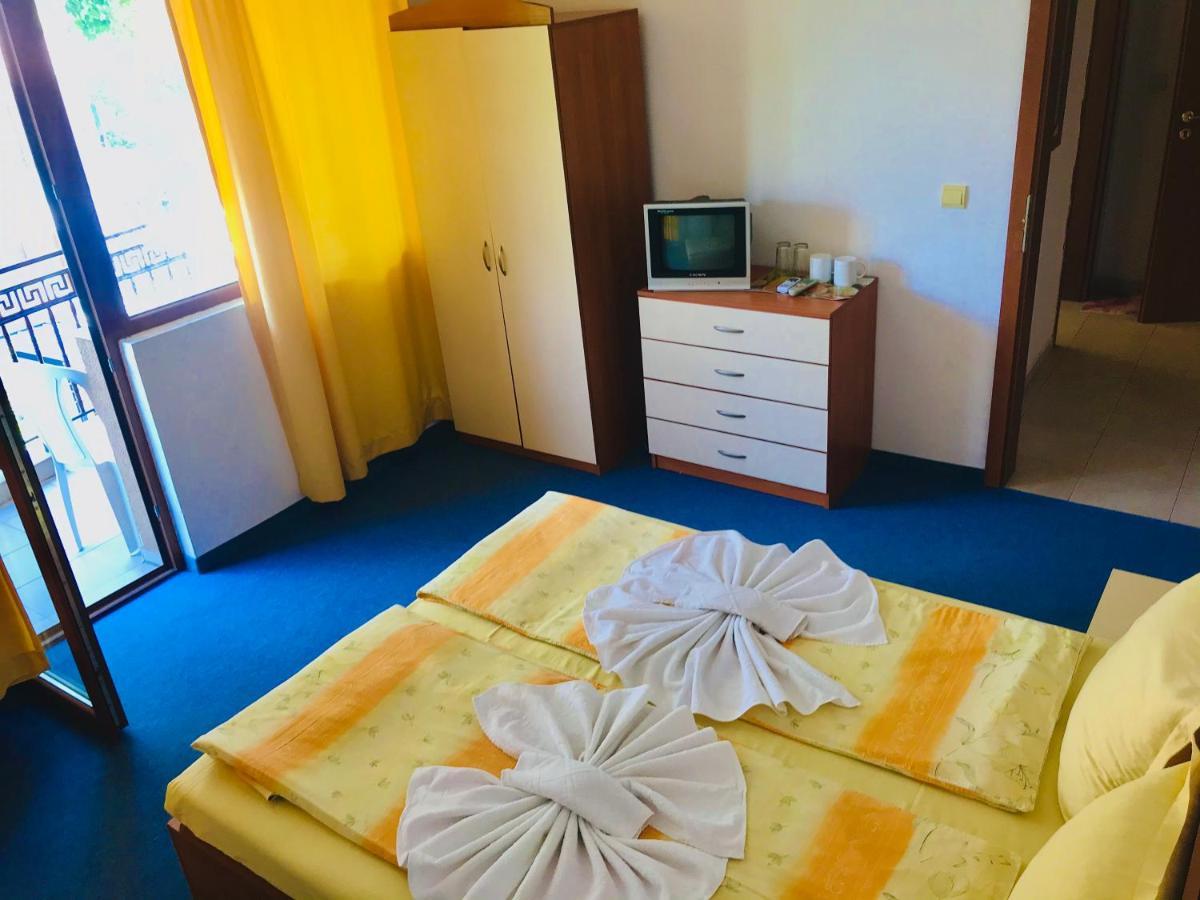 Family Hotel Friends بريمورسكو المظهر الخارجي الصورة