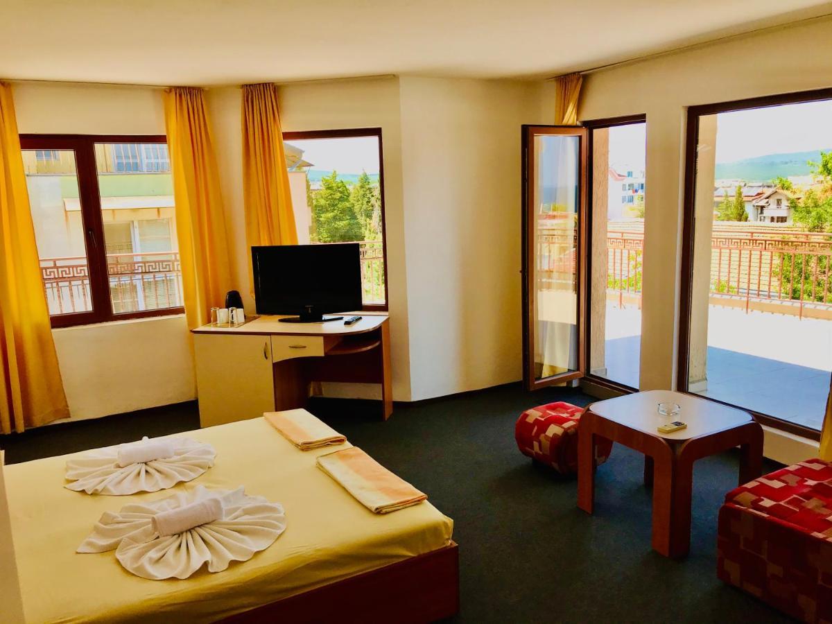 Family Hotel Friends بريمورسكو المظهر الخارجي الصورة