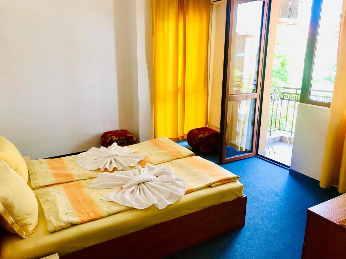 Family Hotel Friends بريمورسكو المظهر الخارجي الصورة