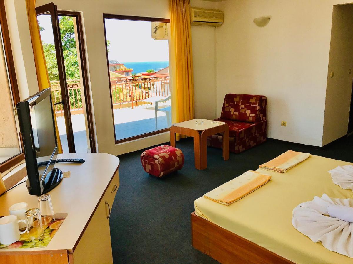 Family Hotel Friends بريمورسكو المظهر الخارجي الصورة