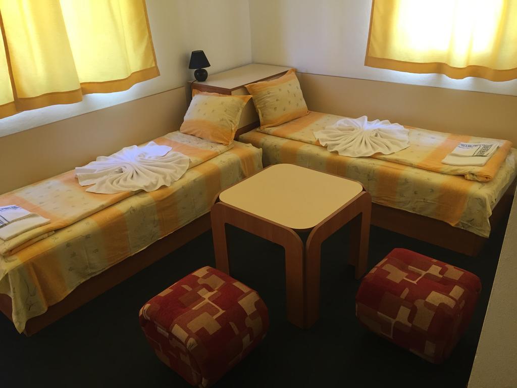 Family Hotel Friends بريمورسكو المظهر الخارجي الصورة
