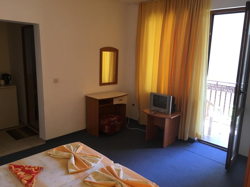 Family Hotel Friends بريمورسكو المظهر الخارجي الصورة