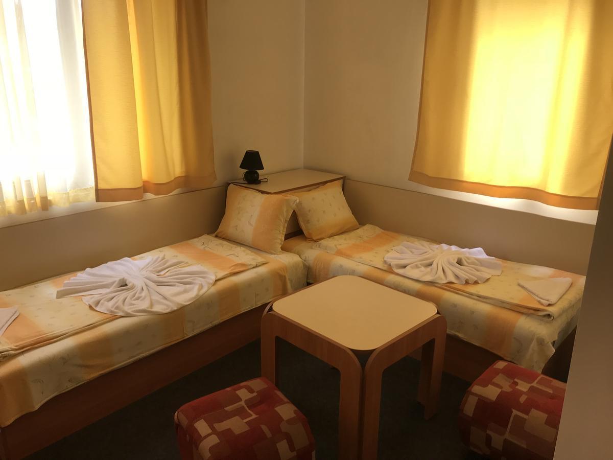 Family Hotel Friends بريمورسكو المظهر الخارجي الصورة