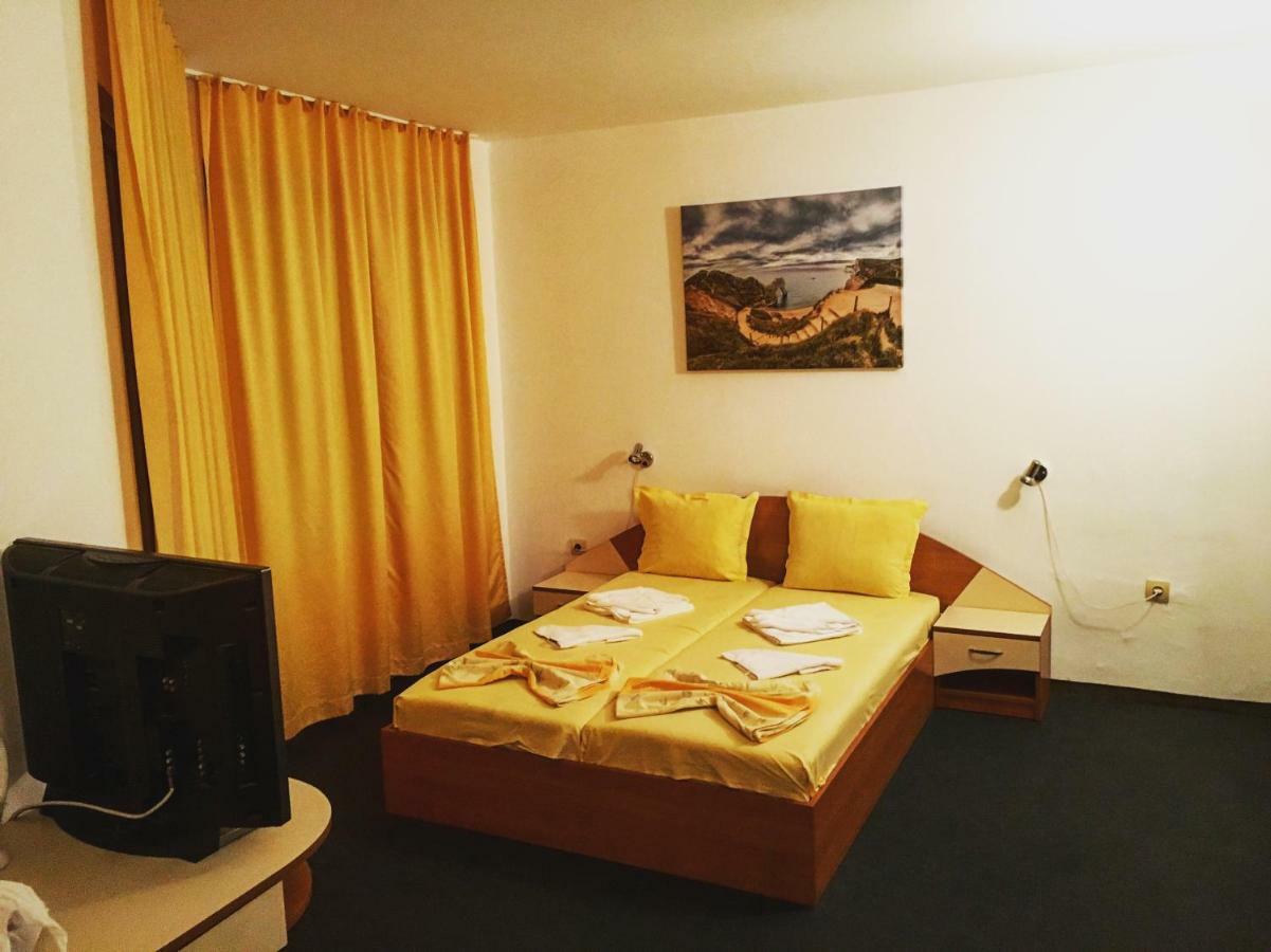 Family Hotel Friends بريمورسكو المظهر الخارجي الصورة