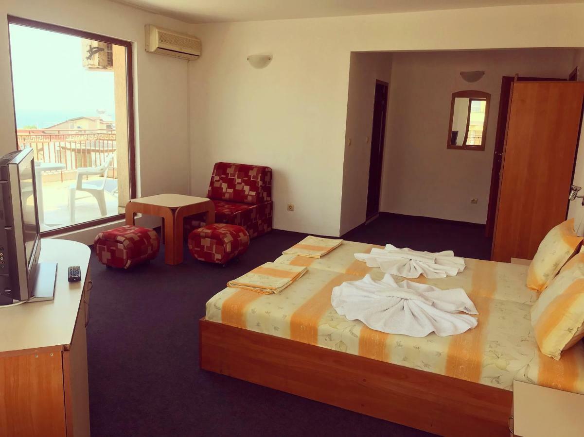 Family Hotel Friends بريمورسكو المظهر الخارجي الصورة