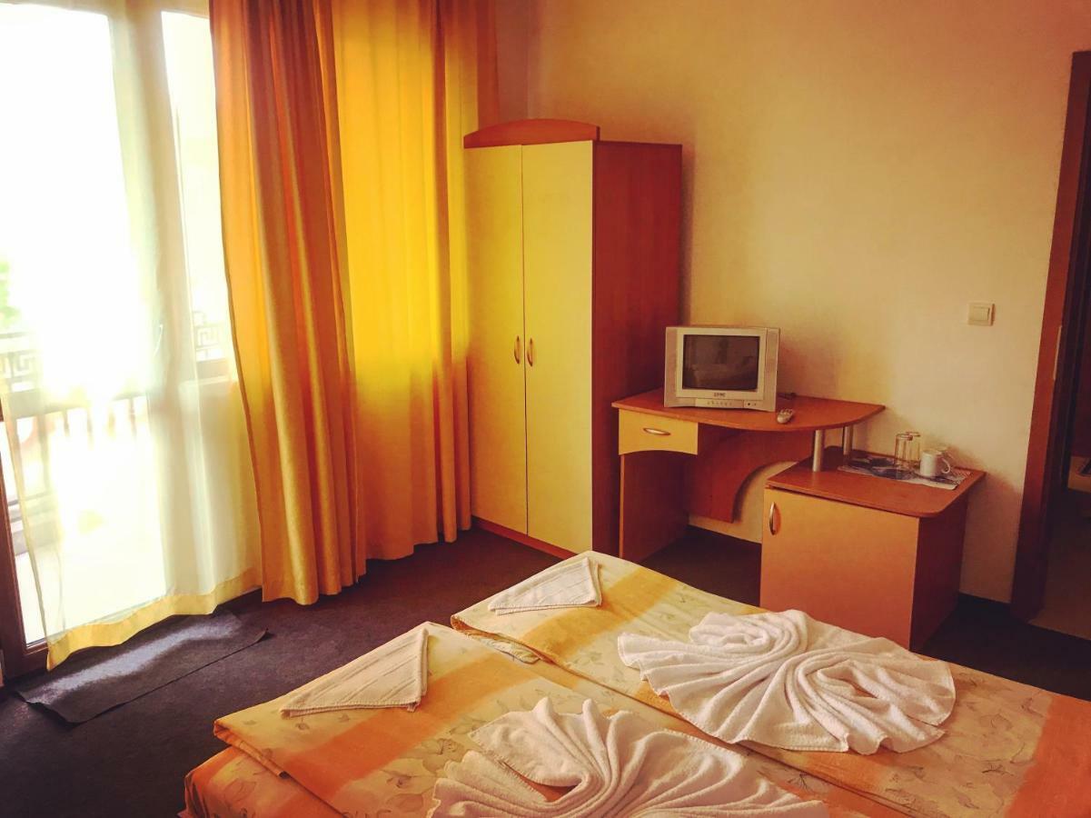 Family Hotel Friends بريمورسكو المظهر الخارجي الصورة