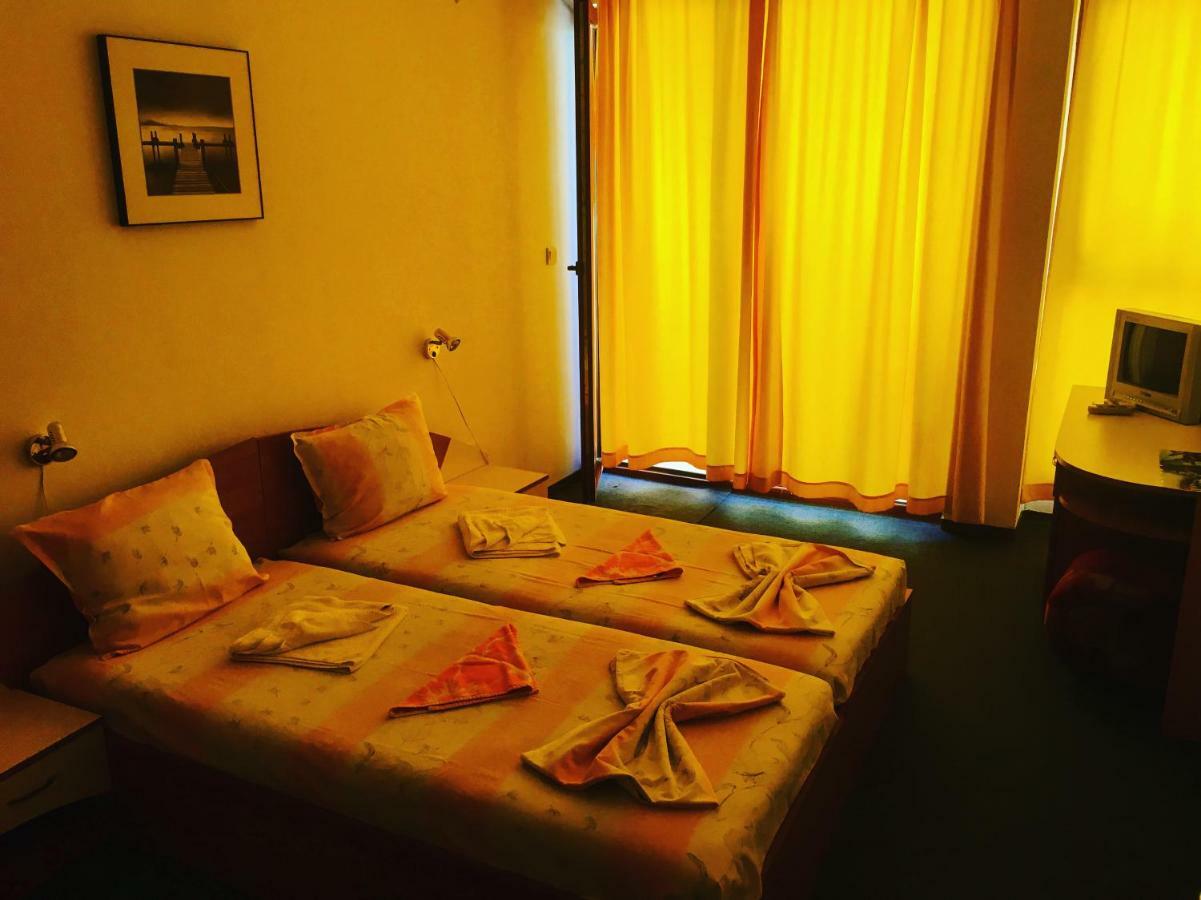Family Hotel Friends بريمورسكو المظهر الخارجي الصورة