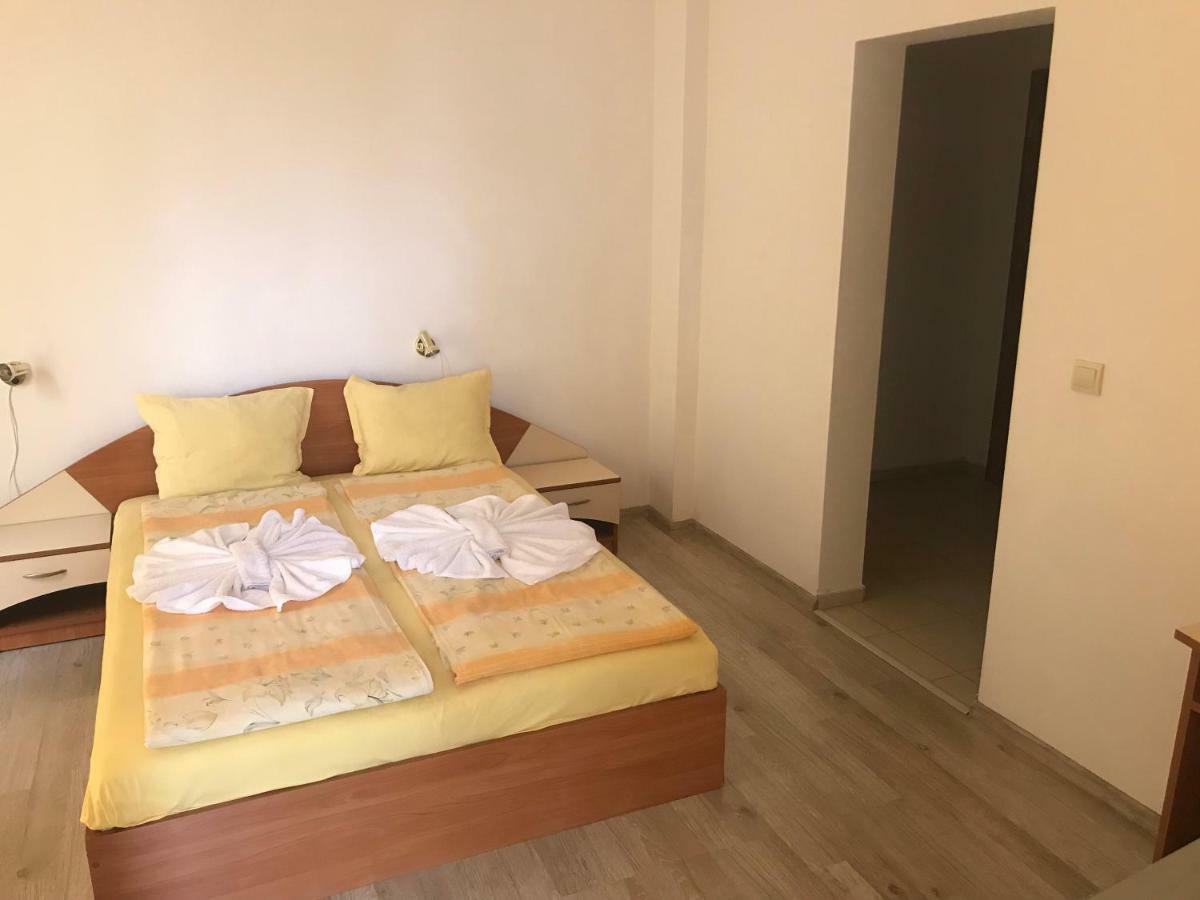 Family Hotel Friends بريمورسكو المظهر الخارجي الصورة