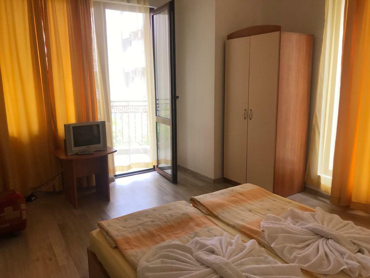 Family Hotel Friends بريمورسكو المظهر الخارجي الصورة