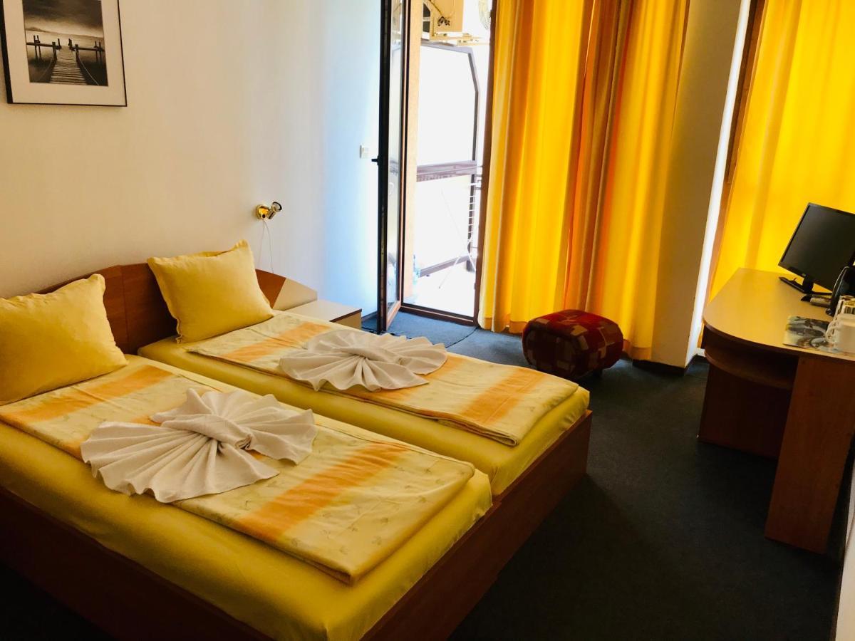 Family Hotel Friends بريمورسكو المظهر الخارجي الصورة