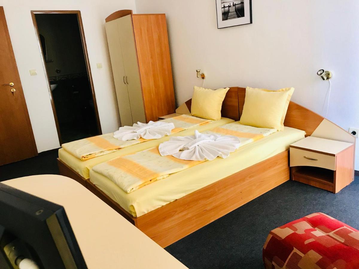 Family Hotel Friends بريمورسكو المظهر الخارجي الصورة