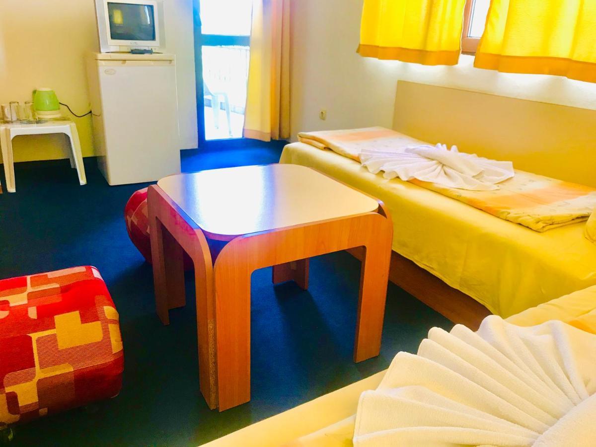 Family Hotel Friends بريمورسكو المظهر الخارجي الصورة